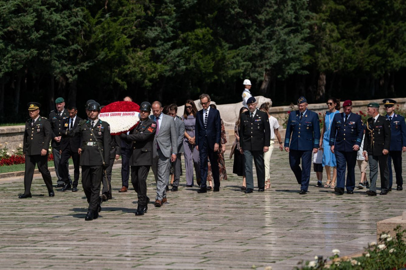Anıtkabir'de neden diz çöktü? Belçika Savunma Bakanı'ndan dikkat çeken Atatürk mesajı - Resim: 3