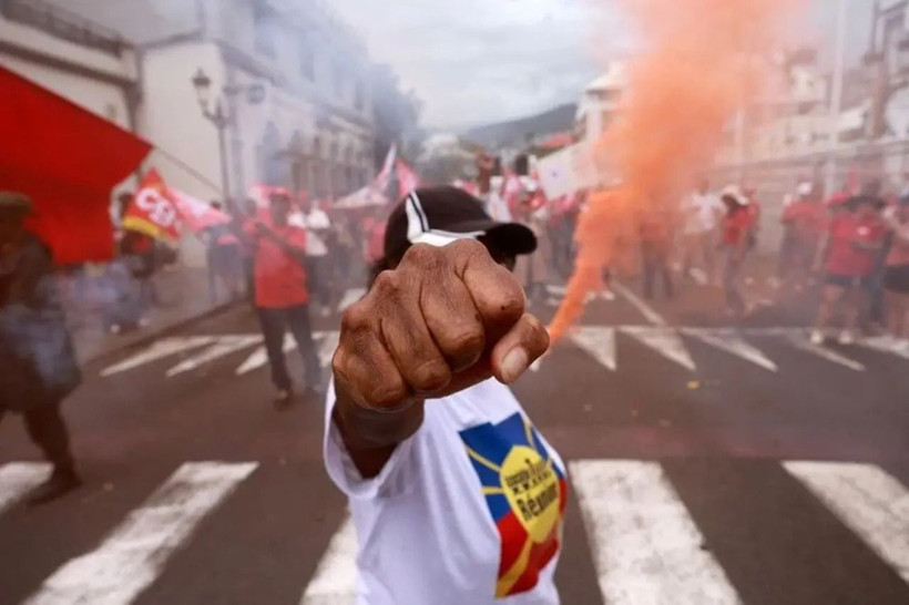 Fransa’da hayat durdu! 230’dan fazla protesto, yüz binler sokaklarda - Resim: 9