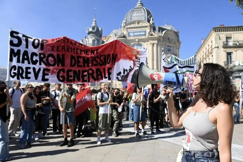 Fransa’da hayat durdu! 230’dan fazla protesto, yüz binler sokaklarda - Resim: 3