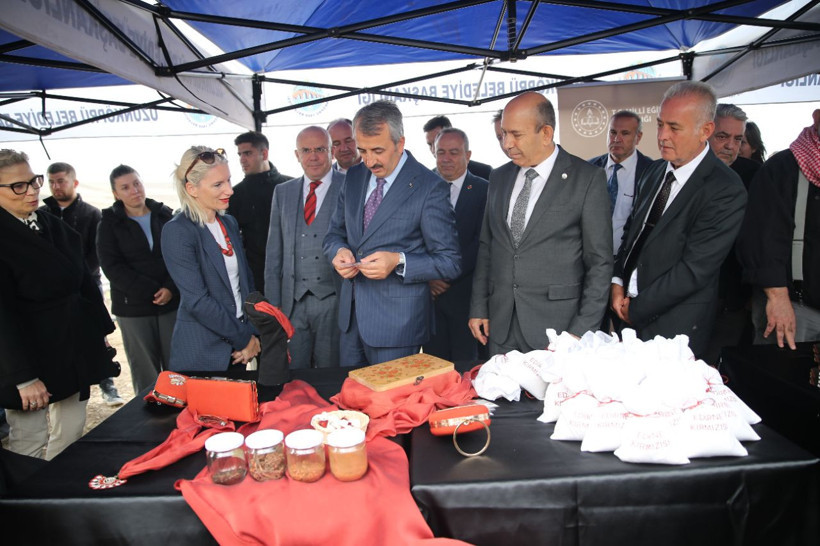 Formülü casuslar tarafından çalınan 'efsane renk' için kazanlar kaynadı! Edirne kırmızısı bitkisinin hasadı yapıldı! - Resim: 7