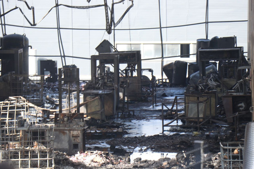 Gebze’de 6 kişinin öldüğü parfüm fabrikası yangınından yeni görüntüler! Tesisin içi küle döndü - Resim: 3