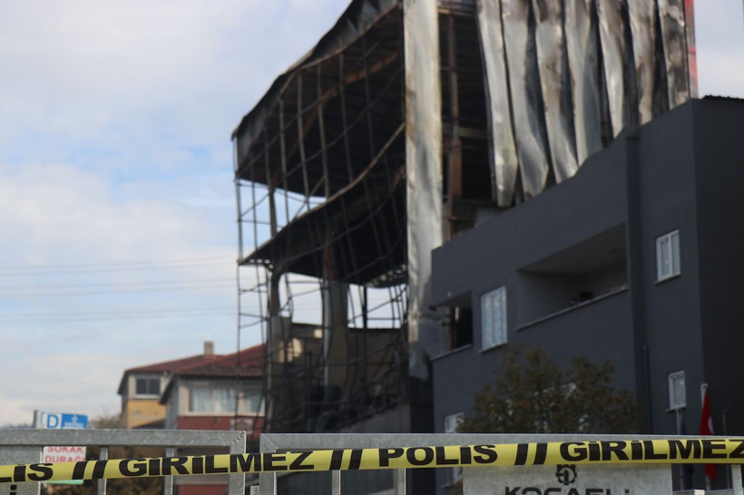 Gebze’de 6 kişinin öldüğü parfüm fabrikası yangınından yeni görüntüler! Tesisin içi küle döndü - Resim: 6