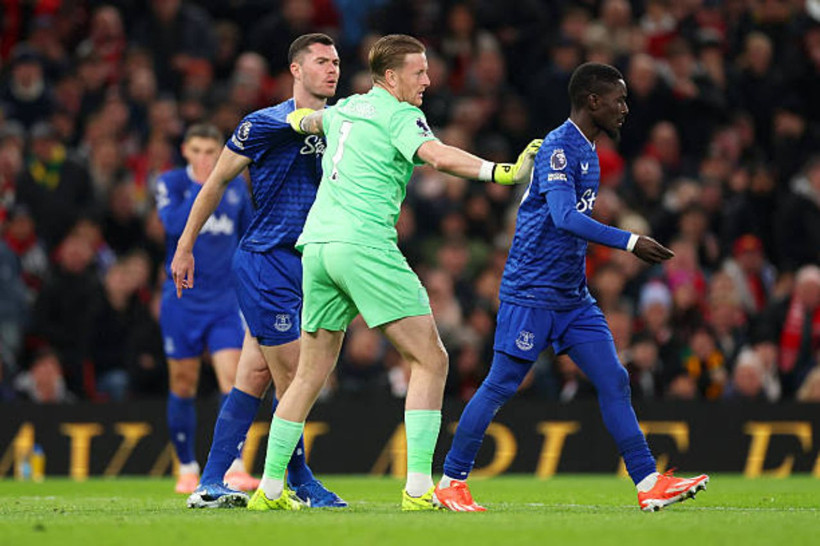 Premier Lig’de olaylı maç! Yıldız futbolcu takım arkadaşına tokat attı! - Resim: 7