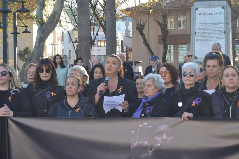 Mudanya’da kadın cinayeti kurbanları için yüzlerce ayakkabı yere bırakıldı! - Resim: 7