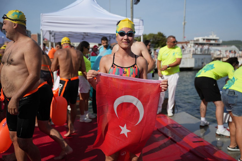 Boğaz'da tarihi buluşma! 23 ülkeden yüzücüler Avrupa'dan Asya'ya yüzdü - Resim: 9