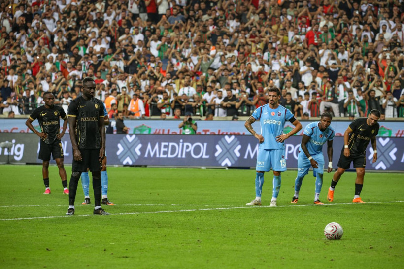 Diyarbakır'da nefes kesen maç! Amedspor, son dakika golüyle Trabzonspor'u 2-1 yendi - Resim: 6