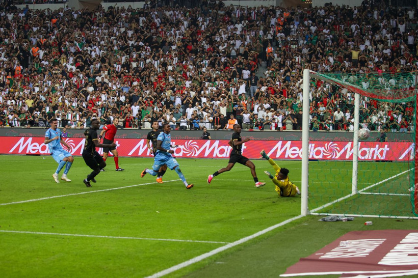 Diyarbakır'da nefes kesen maç! Amedspor, son dakika golüyle Trabzonspor'u 2-1 yendi - Resim: 5