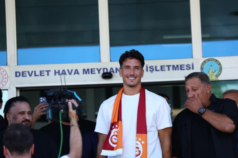 Galatasaray'ın yeni golcüsü İstanbul'a geldi! Deniz Gül'den ilk açıklama - Resim: 5
