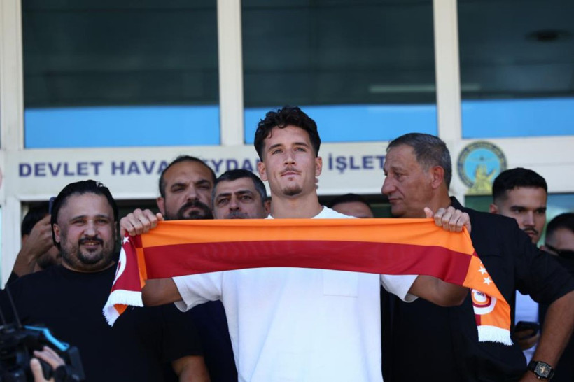 Galatasaray'ın yeni golcüsü İstanbul'a geldi! Deniz Gül'den ilk açıklama - Resim: 3