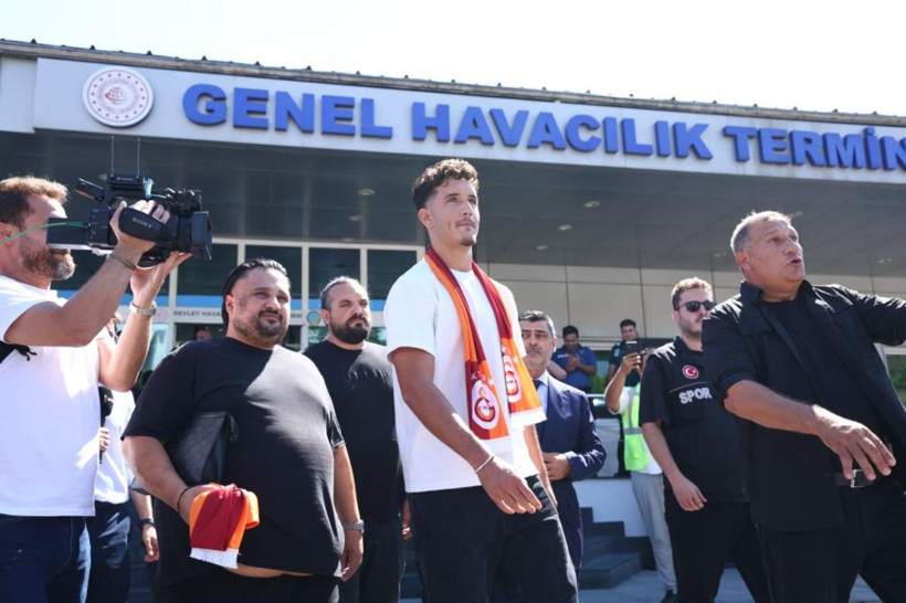 Galatasaray'ın yeni golcüsü İstanbul'a geldi! Deniz Gül'den ilk açıklama - Resim: 2