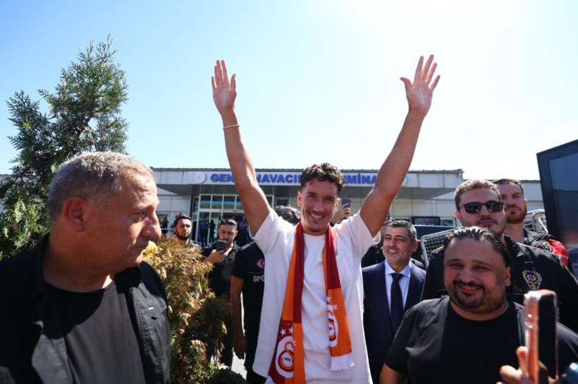 Galatasaray'ın yeni golcüsü İstanbul'a geldi! Deniz Gül'den ilk açıklama - Resim: 6