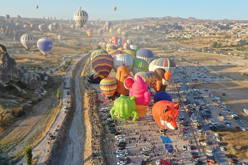28 Ülkeden gelen balonlar Kapadokya semalarını renklendirdi: Dünya basını yazdı - Resim : 1