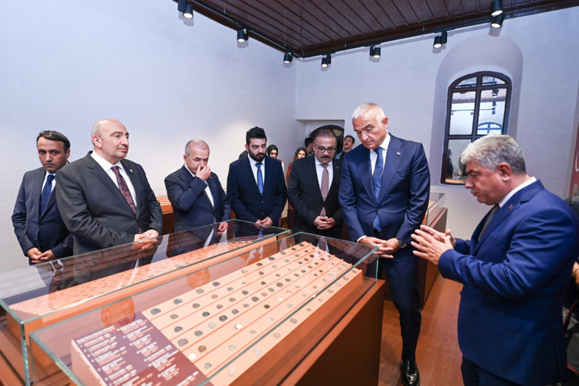 Bakan Ersoy'dan Elazığ'a yeni müze! Paleolitik Çağ'dan Cumhuriyet'e binlerce yıllık tarih ziyaretçilerle buluştu - Resim : 3