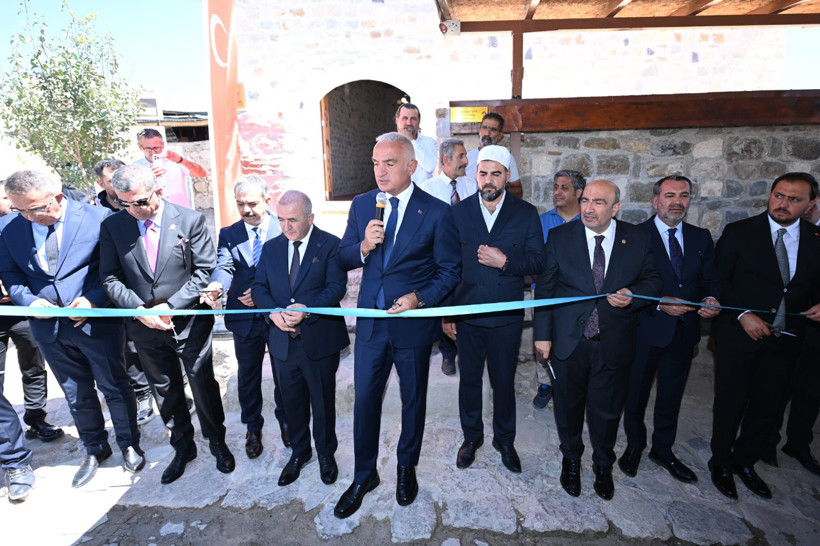 Bakan Ersoy'dan Elazığ'a yeni müze! Paleolitik Çağ'dan Cumhuriyet'e binlerce yıllık tarih ziyaretçilerle buluştu - Resim : 1