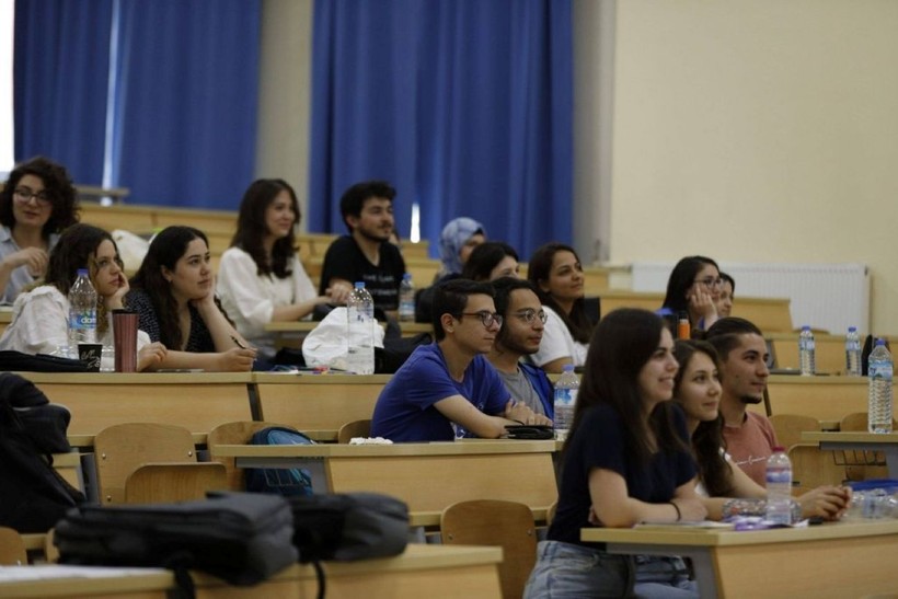 Üniversite tercihi yapacaklar dikkat: Öğrencilerin en memnun olduğu üniversiteler belli oldu! - Resim: 16
