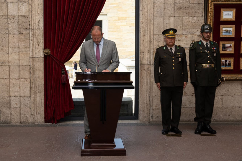 Anıtkabir'de neden diz çöktü? Belçika Savunma Bakanı'ndan dikkat çeken Atatürk mesajı - Resim: 2