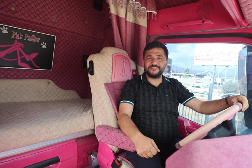 İnşaat sahasında alışılmadık görüntü: Hatay’da pembe vinç gündem oldu - Resim: 1