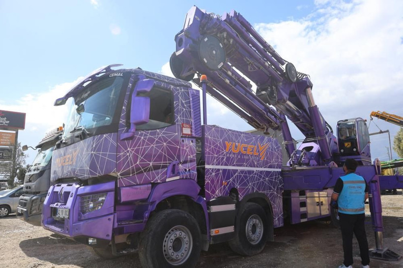 İnşaat sahasında alışılmadık görüntü: Hatay’da pembe vinç gündem oldu - Resim: 6