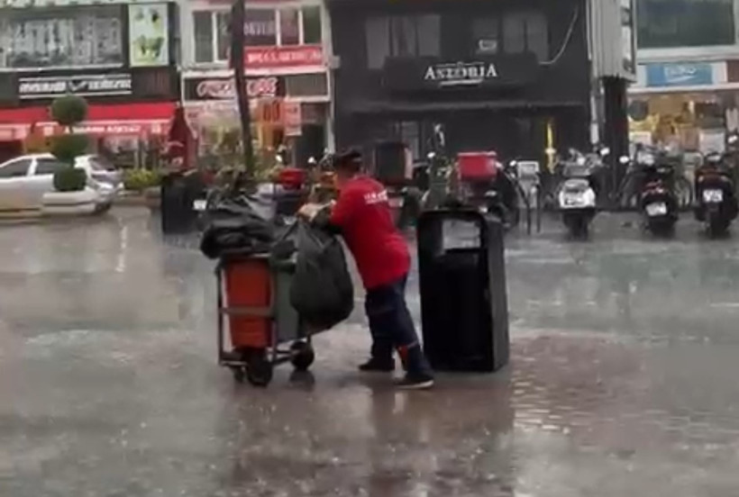 Bolu’da sağanak hayatı felç etti: Sokaklar göle döndü, trafik kilitlendi - Resim : 1