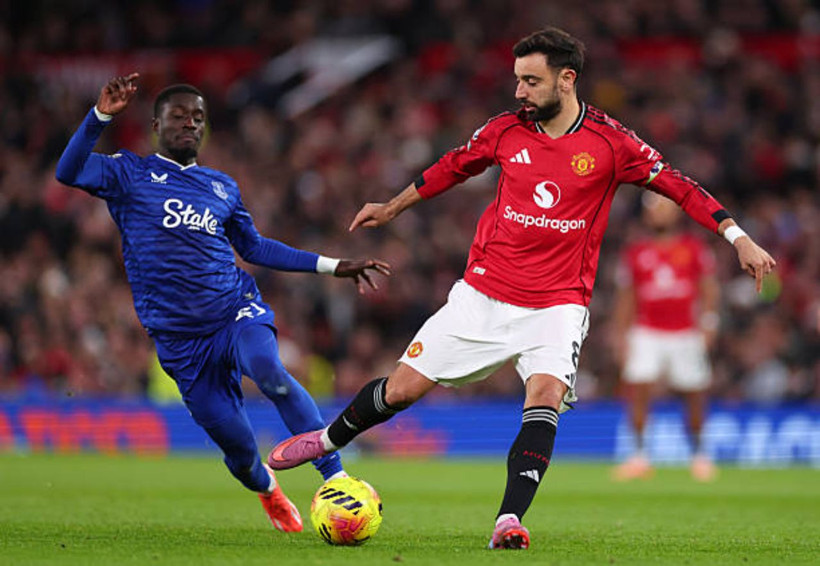 Premier Lig’de olaylı maç! Yıldız futbolcu takım arkadaşına tokat attı! - Resim: 1