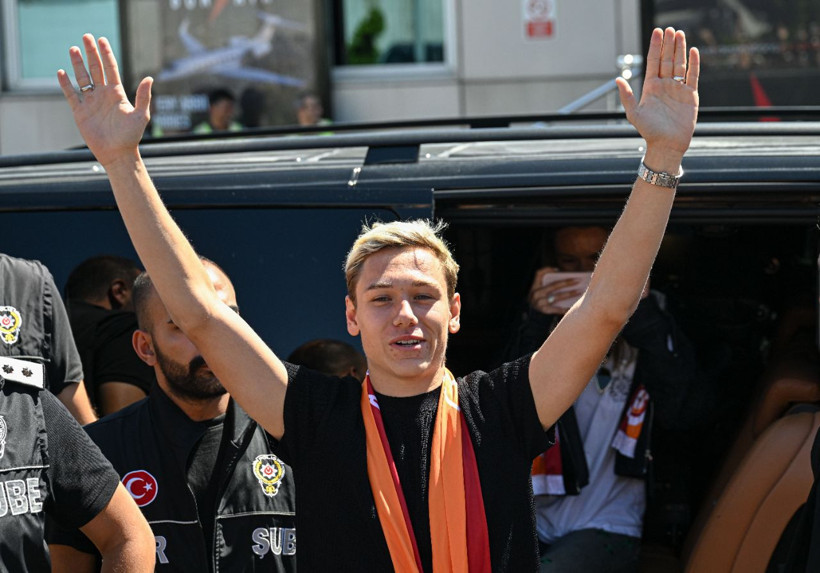 Galatasaray'dan transfer hamlesi! Aleksey Batrakov İstanbul'a geldi - Resim: 4
