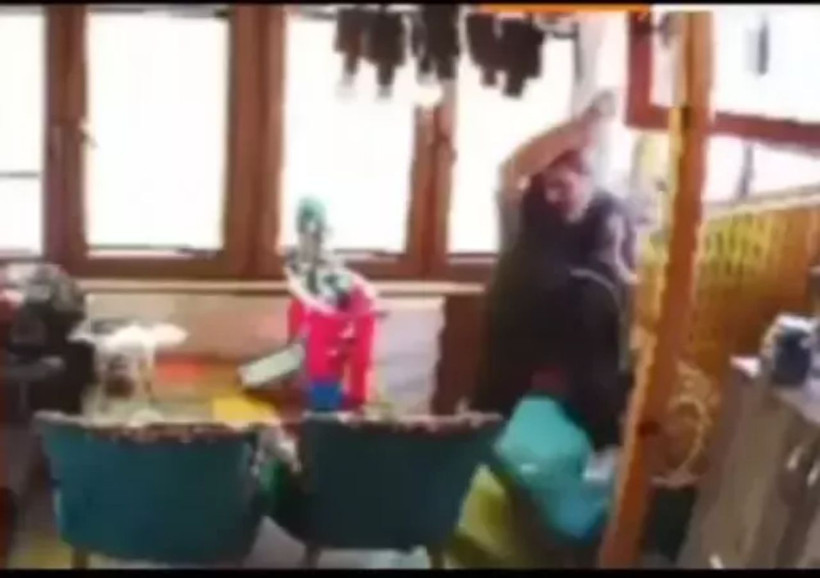 Ölümünün ardından camı kırıp eve girdiği iddia edilmişti: Güllü'nün oğlu Tuğberk Yağız Gülter ifadeye çağrıldı - Resim: 4