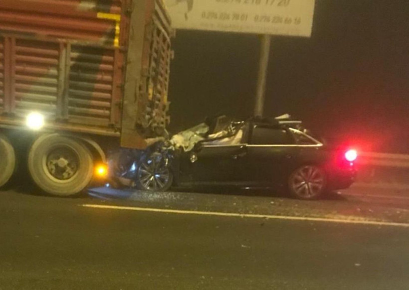 Kütahya’da yoğun sis felaketi: Park halindeki tıra çarpan otomobildeki 4 kişi hayatını kaybetti - Resim: 3