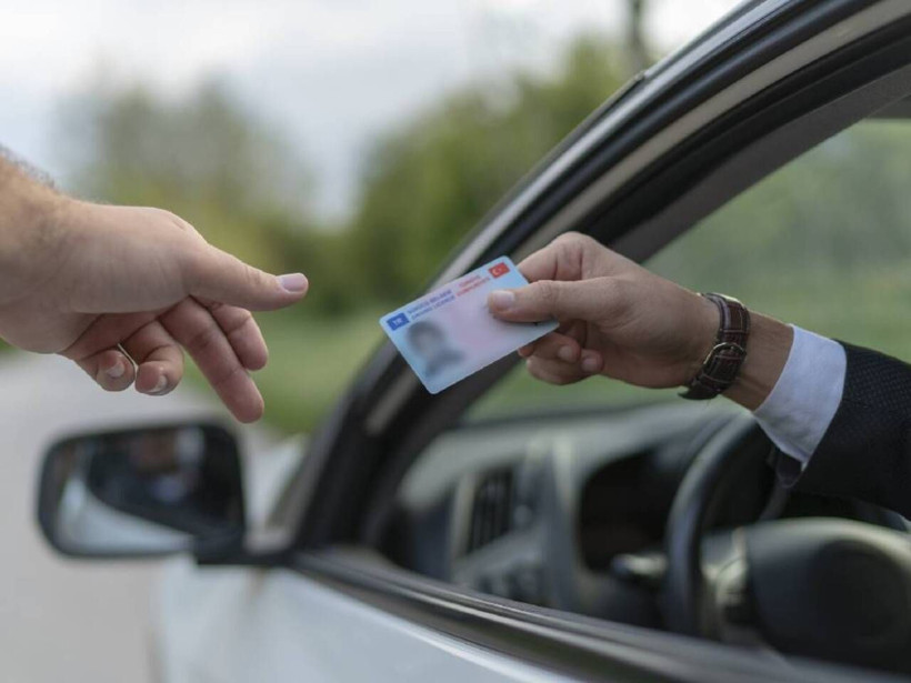 Yarın son gün! Eski ehliyetini yenilemeyen 7 bin 438 TL ödeyecek - Resim: 1