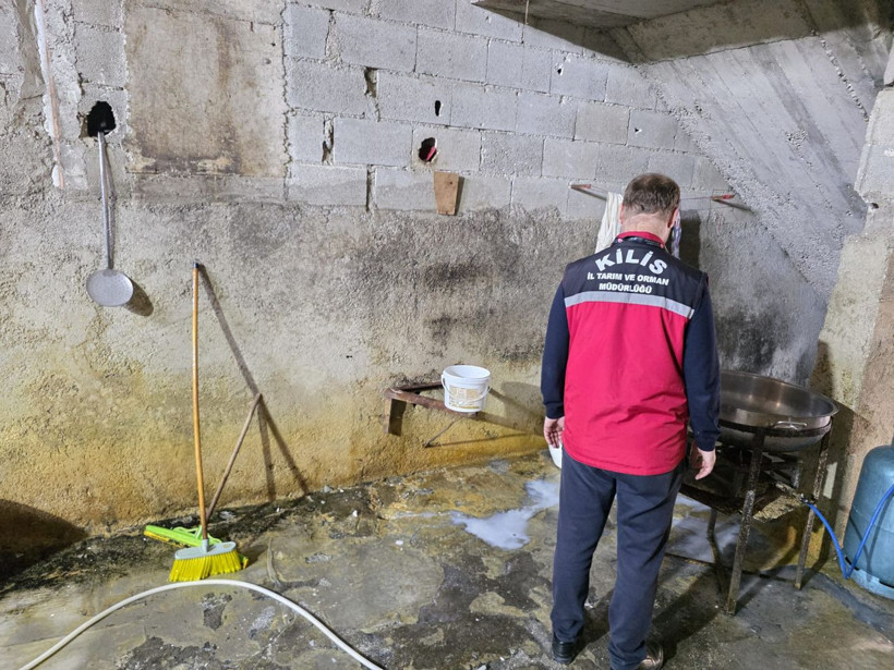 Skandal görüntüler ortaya çıktı! Yoğurt ve peynir üreten imalathane kapatıldı - Resim: 5