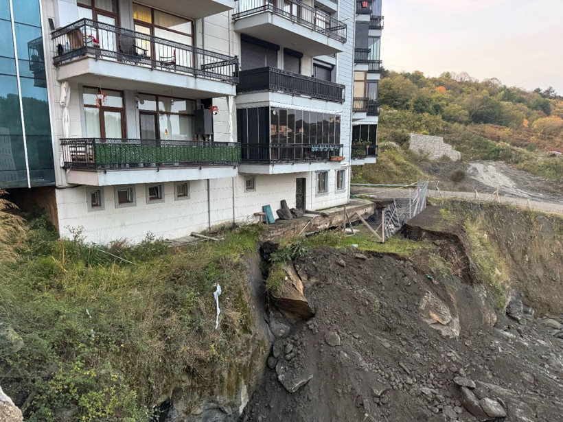 Bartın’da korku dolu anlar! İnşaat çöktü, 32 kişi apar topar tahliye edildi - Resim: 2