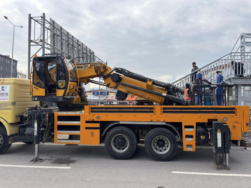 “Evimi görüyorlar” diye yıktırdı… Üst geçit 1 metre yana yeniden yapıldı! - Resim: 3