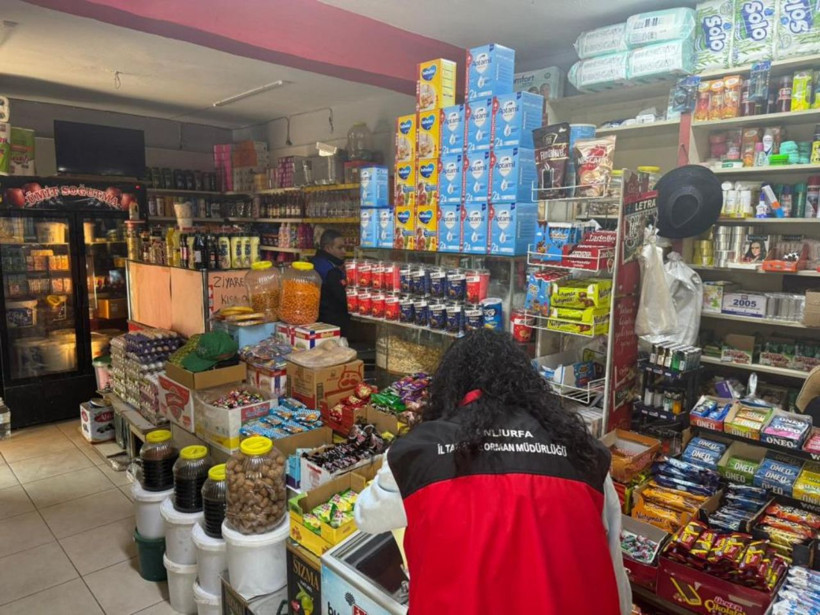 Şanlıurfa’da gıda baskını: 2 işletme mühürlendi, yüzlerce ürüne el konuldu - Resim: 2