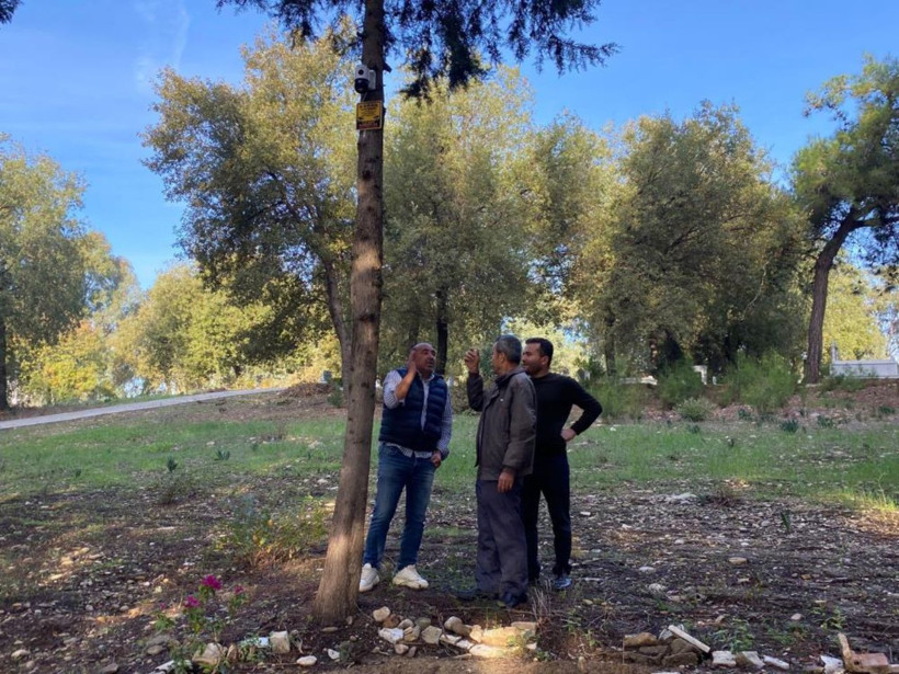 Mezarlıkta çiçek hırsızlığı skandalı! Acılı baba kızının mezarını kamerayla koruyor - Resim: 3