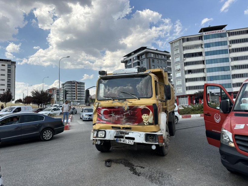 Yangına giderken kaza yaptılar! İtfaiye aracı ile kamyon çarpıştı - Resim: 6