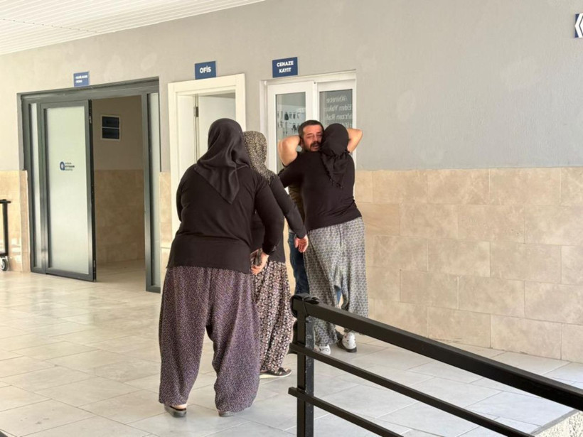 Babasının kullandığı servis minibüsünün altında kalmıştı! Anne ve babası morgda gözyaşlarına boğuldu - Resim: 3