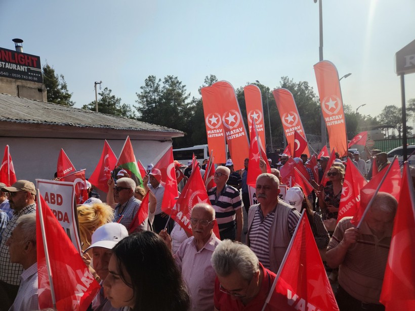 Vatan Partisi İncirlik Üssü önünden meydan okudu: "Tankla gelen, tabutla gider!" - Resim : 2