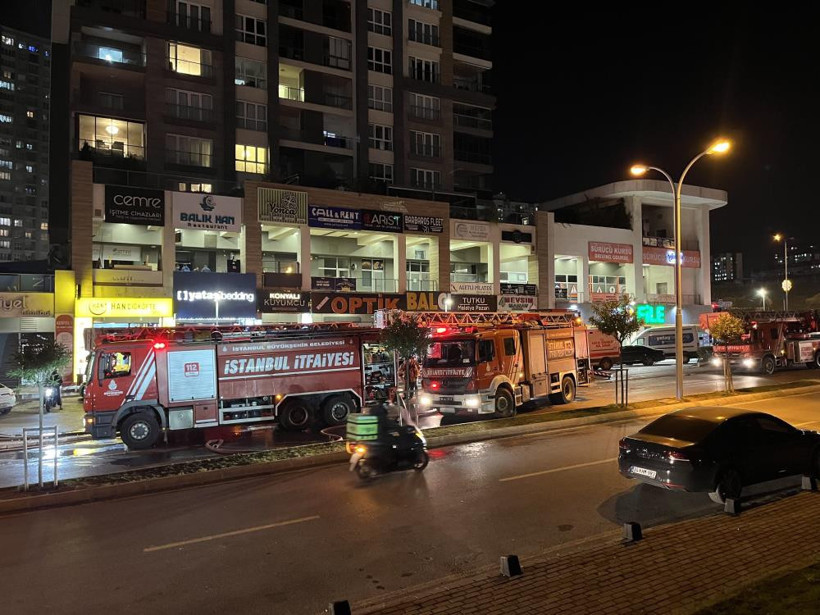 İstanbul’da panik: 13 katlı bir sitenin restoranında yangın çıktı - Resim : 1