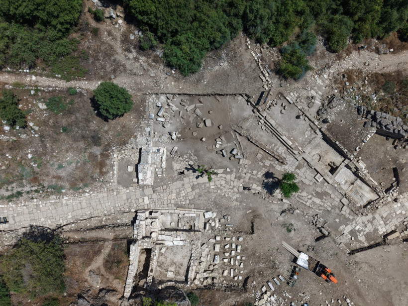 Aspendos'ta şifanın 1800 yıllık dev heykeli g&uuml;n y&uuml;z&uuml;ne &ccedil;ıktı - Resim : 1