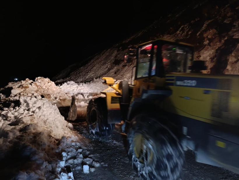 Rize’nin Tirovit Yaylası’na yine çığ düştü! Dün aynı bölgede 15 kişi mahsur kalmıştı - Resim: 4