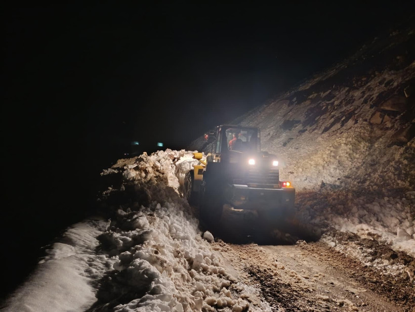 Rize’nin Tirovit Yaylası’na yine çığ düştü! Dün aynı bölgede 15 kişi mahsur kalmıştı - Resim: 1