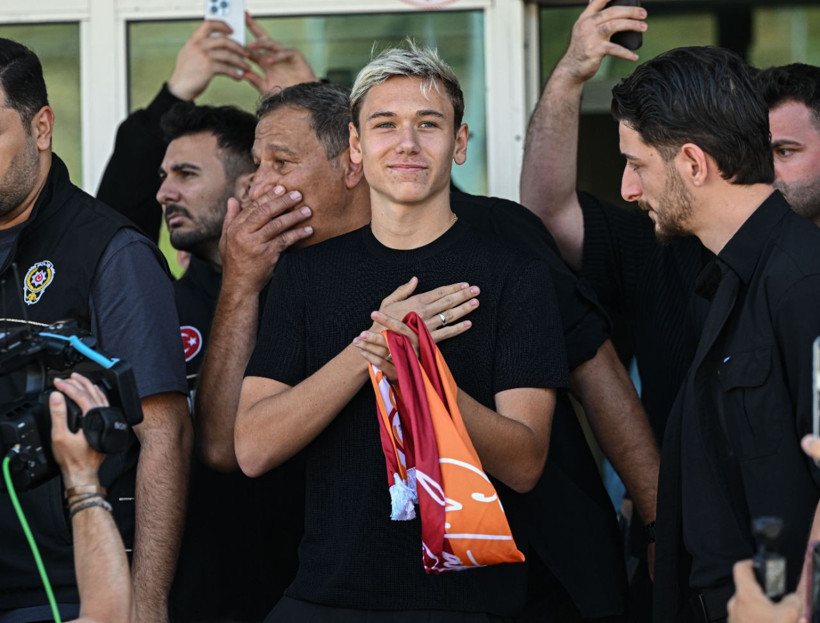 Galatasaray'dan transfer hamlesi! Aleksey Batrakov İstanbul'a geldi - Resim: 3