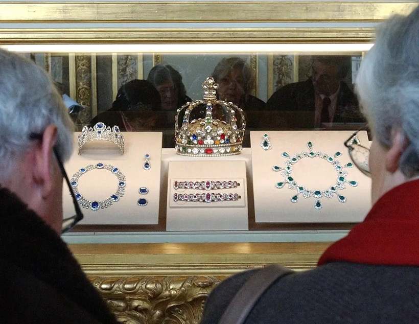 Paha biçilemez hırsızlık! Louvre'da yedi dakikada yüzyıllık mücevherler kayboldu - Resim: 8