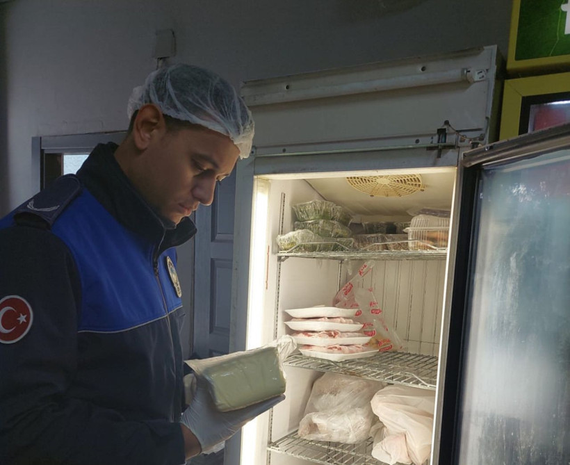 Marmaris’te gıda skandalı! 2019 tarihli ürünler ele geçirildi - Resim: 1