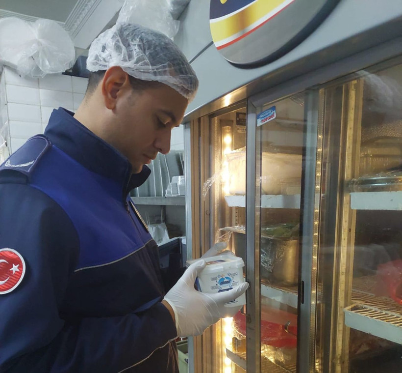 Marmaris’te gıda skandalı! 2019 tarihli ürünler ele geçirildi - Resim: 3