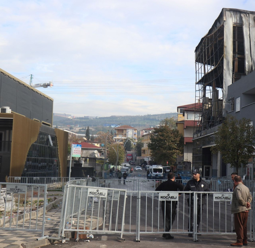 Gebze’de 6 kişinin öldüğü parfüm fabrikası yangınından yeni görüntüler! Tesisin içi küle döndü - Resim: 8
