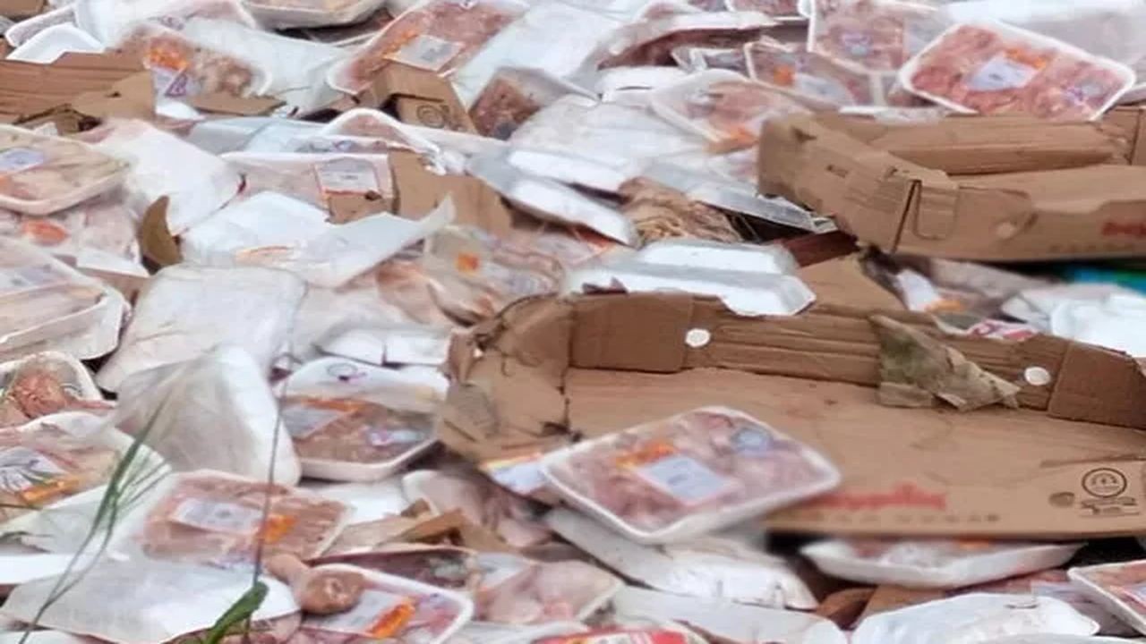 Muğla'da ormana paketli tavuk döken işletmeye 819 bin lira ceza